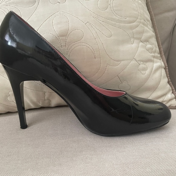 Gorgeous Black Pumps! With original box + extra heel caps 🥰 - Picture 10 of 10
